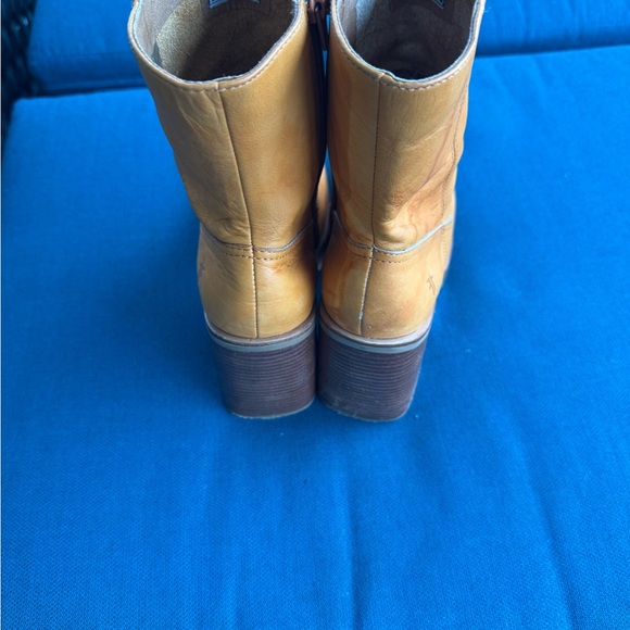 Vintage Frye Karma
Platform Boots size 7 1/2 - Picture 2 of 8